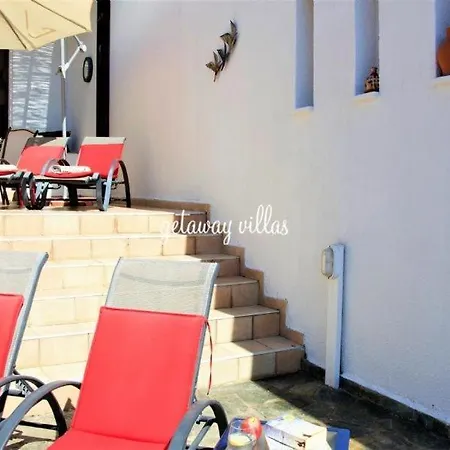 Aricia Villa *